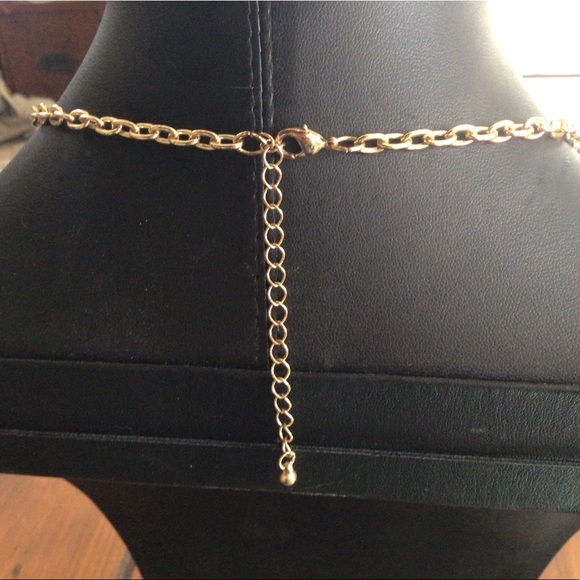 Gold tone necklace with very pretty acrylic peach teardrop beads. Unbranded - Picture 6 of 6